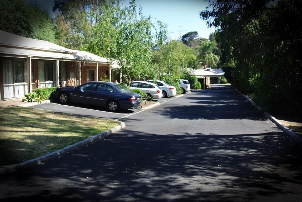Eltham Motor Inn Melbourne Exterior photo