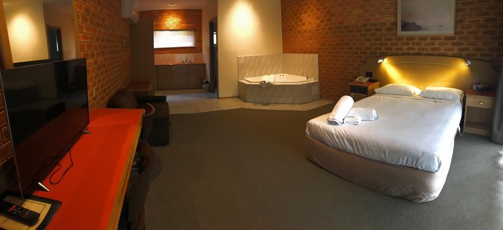 Eltham Motor Inn Melbourne Exterior photo