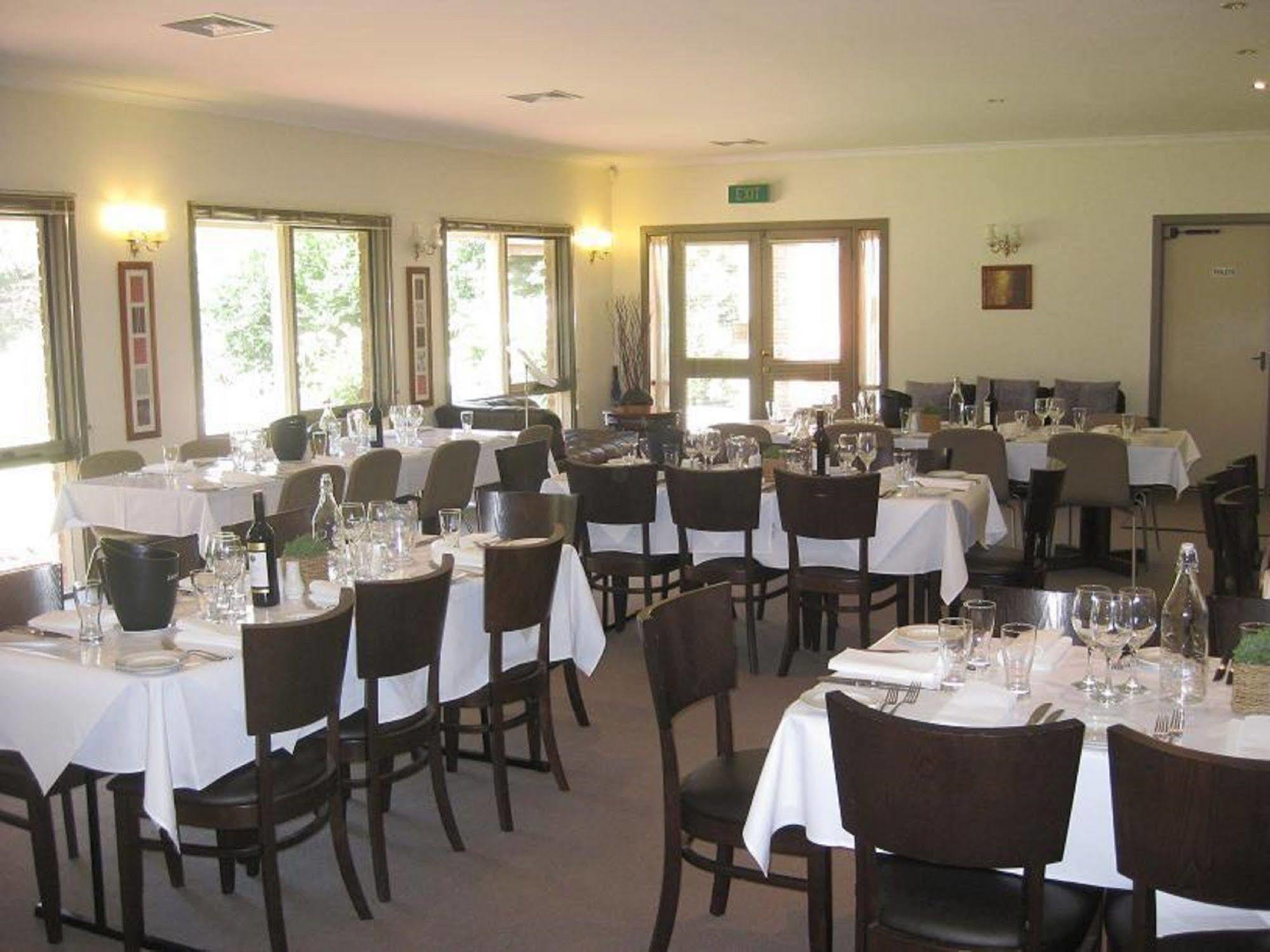 Eltham Motor Inn Melbourne Exterior photo